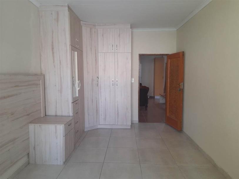 2 Bedroom Garden Cottage in Greenside East-11