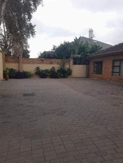 2 Bedroom Garden Cottage in Greenside East