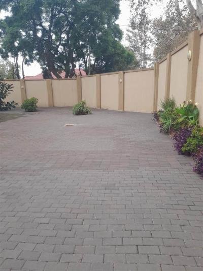 2 Bedroom Garden Cottage in Greenside East