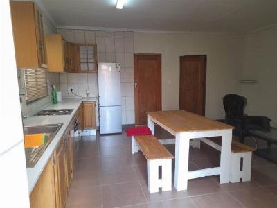 2 Bedroom Garden Cottage in Greenside East