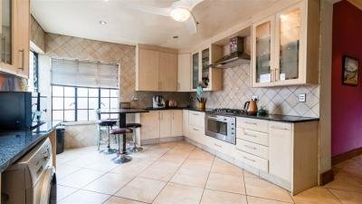 3 Bedroom House in Kensington