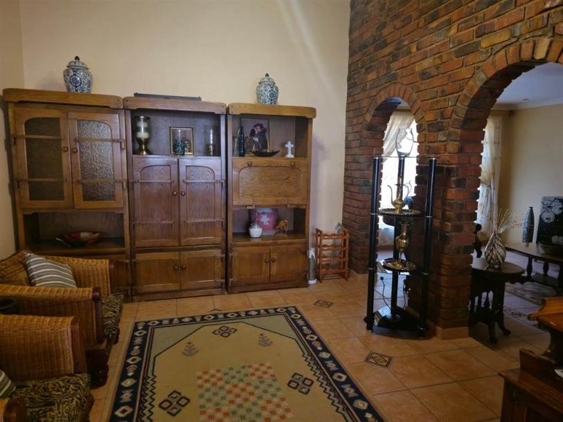 4 Bed House in Royldene-13