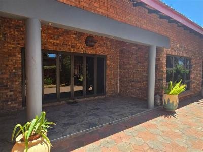 4 Bed House in Royldene
