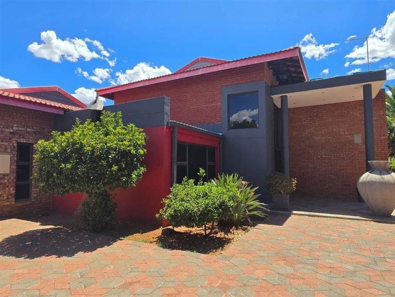 4 Bed House in Royldene-1