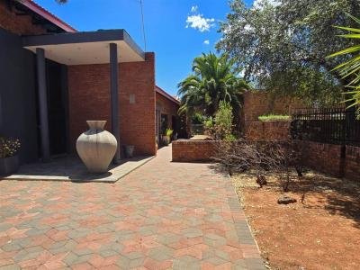 4 Bed House in Royldene