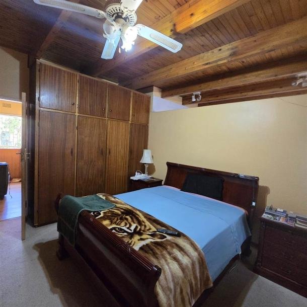 4 Bed House in Royldene-8