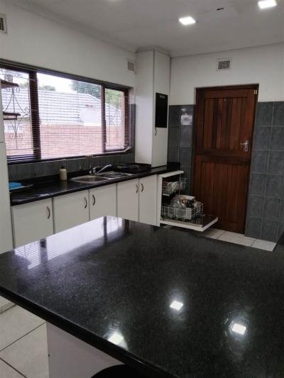 3 Bed House in Queensburgh Central