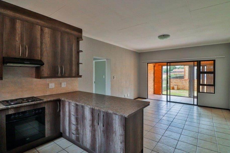 2 Bedroom Simplex in Bergbron-4