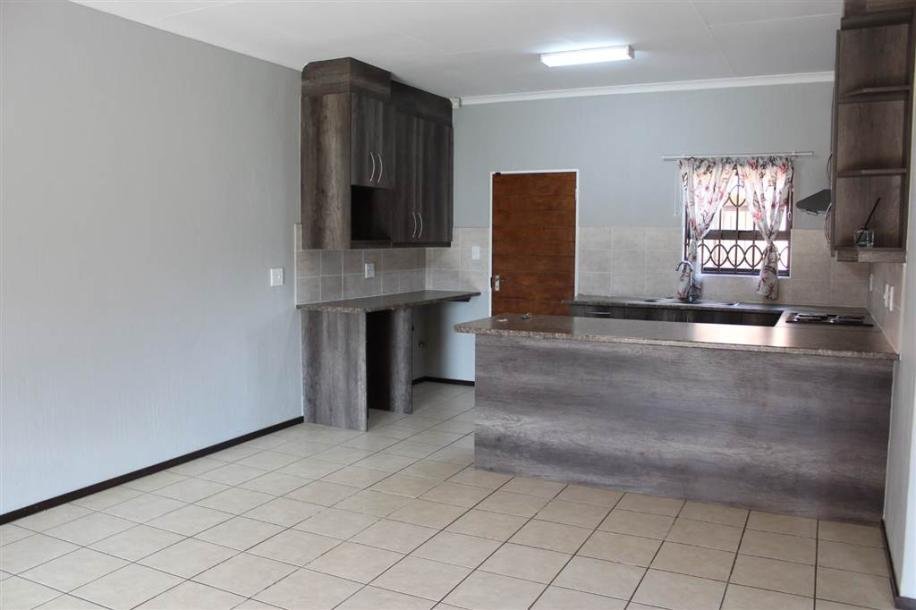 2 Bedroom Simplex in Bergbron-6