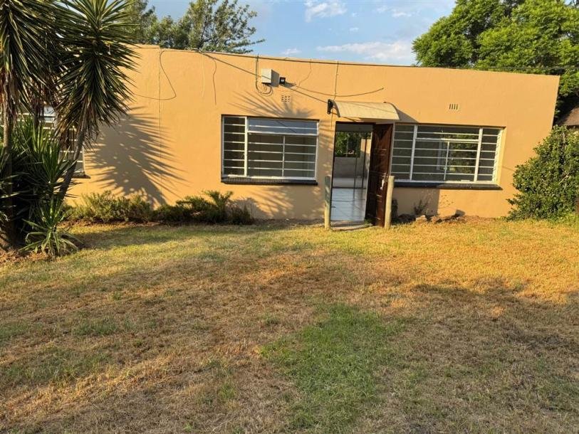 3 Bedroom Garden Cottage in Chartwell AH-10
