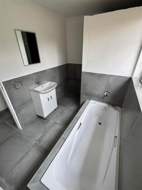 3 Bedroom Garden Cottage in Chartwell AH-16