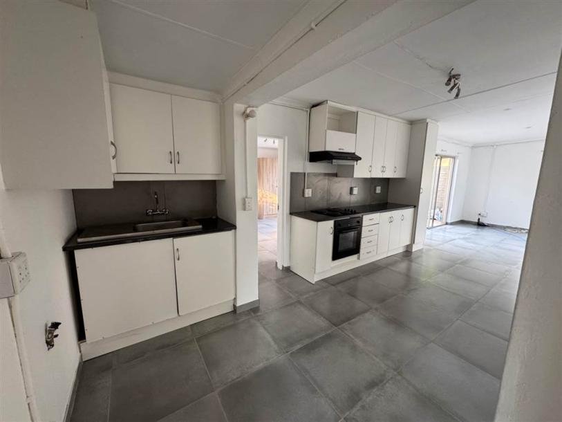 3 Bedroom Garden Cottage in Chartwell AH-17