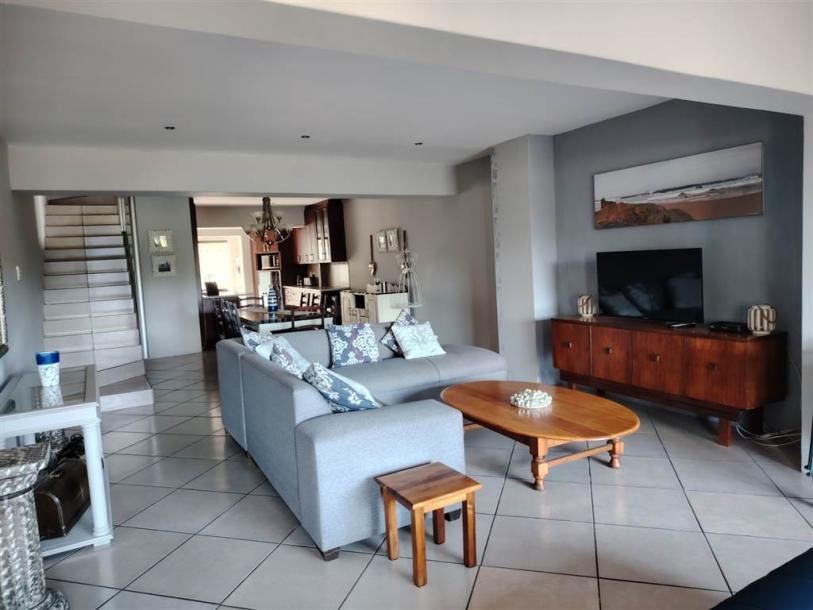 3 Bed Duplex in Humewood-0