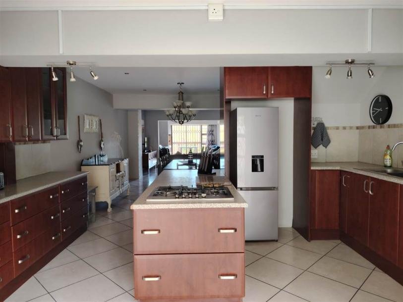 3 Bed Duplex in Humewood-6