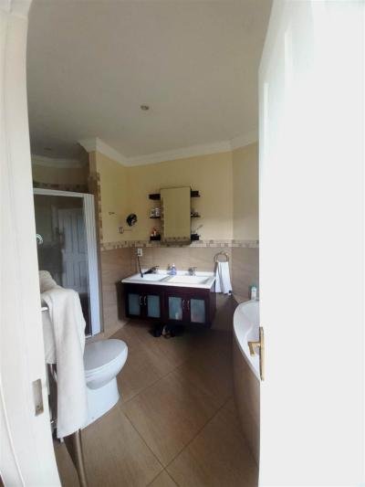 5 Bedroom House in Cathkin Park