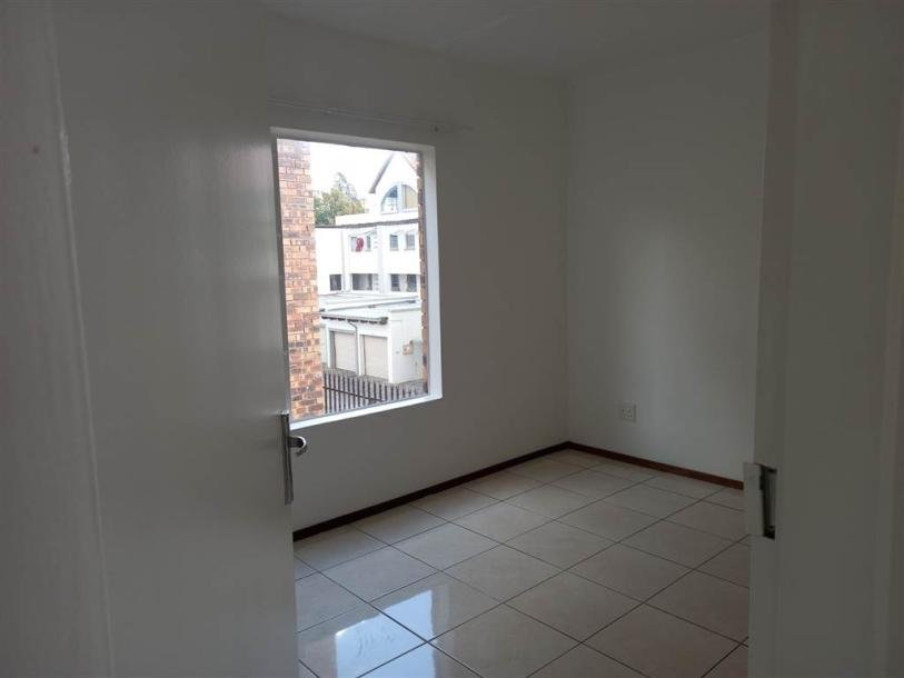 2 Bed Apartment in Blackheath-13