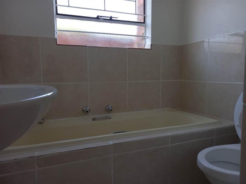 2 Bed Apartment in Blackheath-6