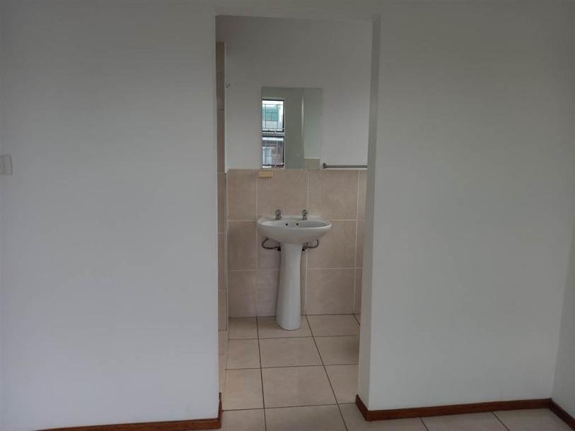 2 Bed Apartment in Blackheath-12