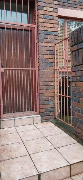 3 Bed Townhouse in Windsor East-1