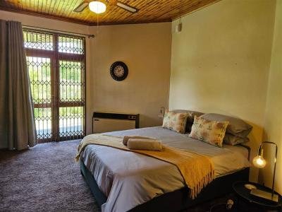 4 Bed House in Middelpos