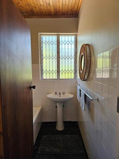4 Bed House in Middelpos