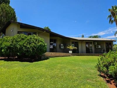 4 Bed House in Middelpos