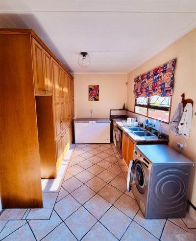 5 Bedroom House in Dawncliffe