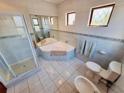 5 Bedroom House in Dawncliffe