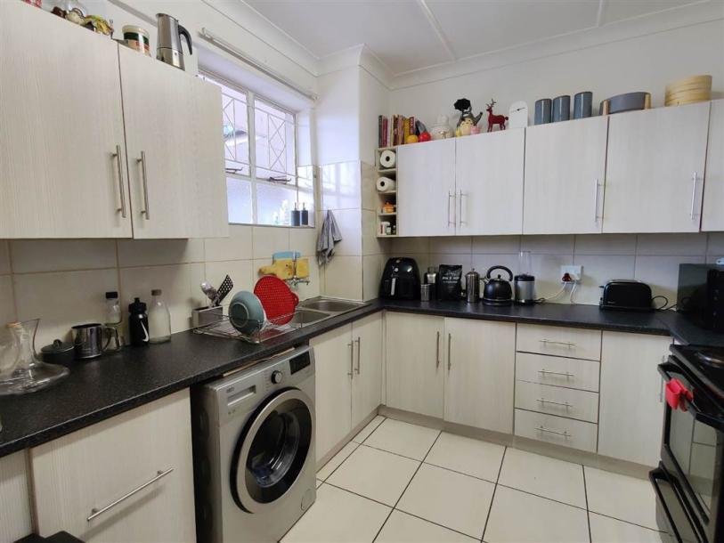 2 Bedroom Flat in Linden Ext-7