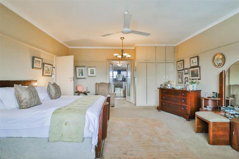 8 Bed House in Durban North-12