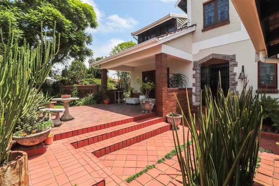 8 Bed House in Durban North-16