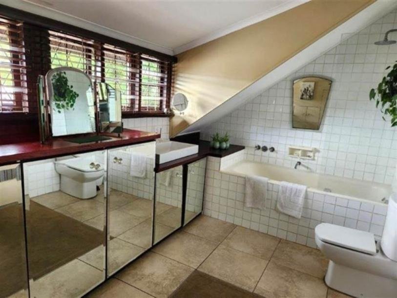 8 Bed House in Durban North-14