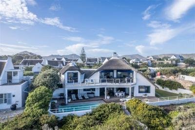 4 Bedroom House in Kommetjie
