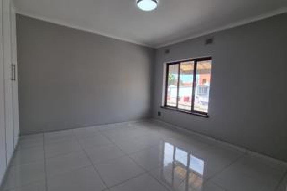 2 Bedroom Townhouse for Sale in Essenwood-11