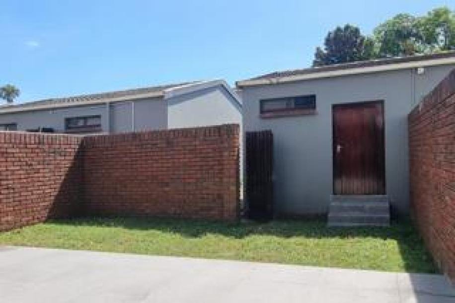 2 Bedroom Townhouse for Sale in Essenwood-17