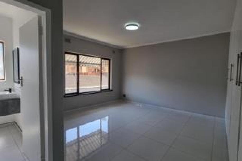 2 Bedroom Townhouse for Sale in Essenwood-8