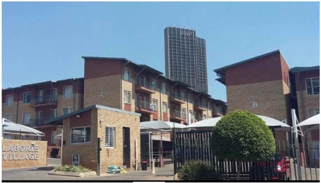 2 Bedroom Flat in Braamfontein Werf-0