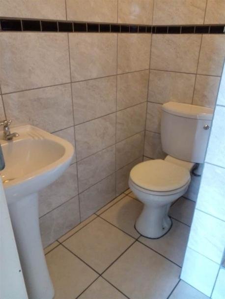 2 Bedroom Flat in Braamfontein Werf-4