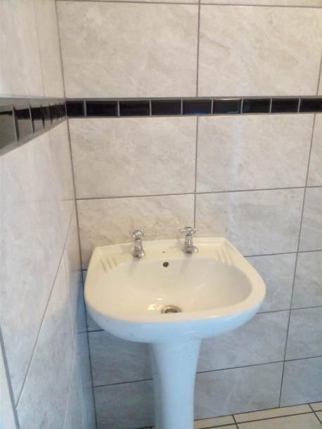 2 Bedroom Flat in Braamfontein Werf-5