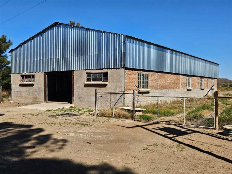 8 280 ha Farm with House in Richmond-1