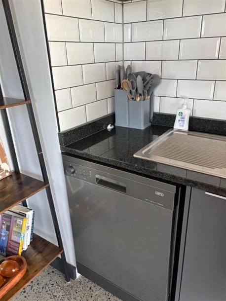 Studio apartment in West Beach-7