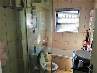2 Bed Flat in Bloubergstrand
