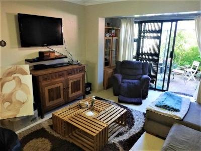 2 Bed Flat in Bloubergstrand