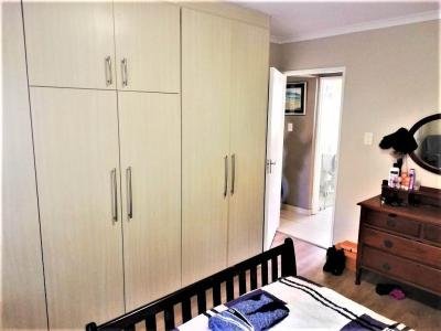 2 Bed Flat in Bloubergstrand