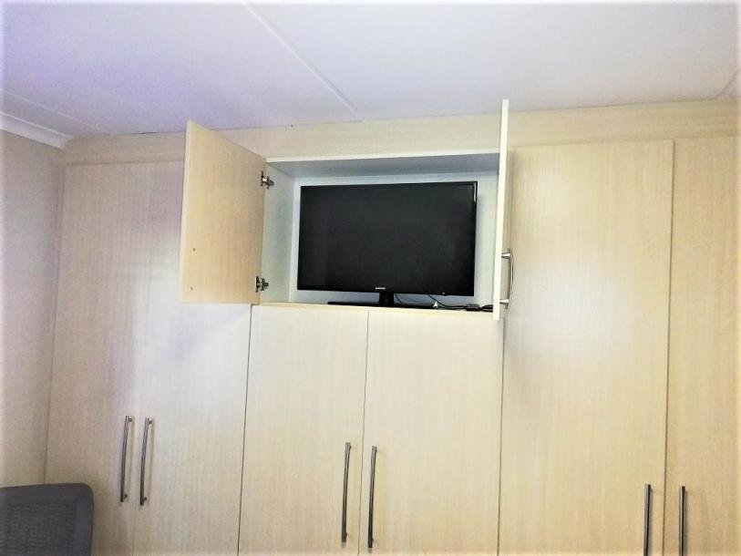 2 Bed Flat in Bloubergstrand-8