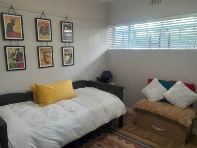 2 Bed Apartment in Vredehoek