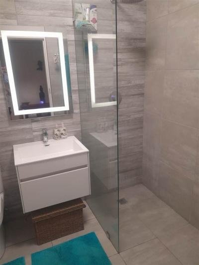 2 Bed Apartment in Vredehoek