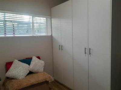 2 Bed Apartment in Vredehoek