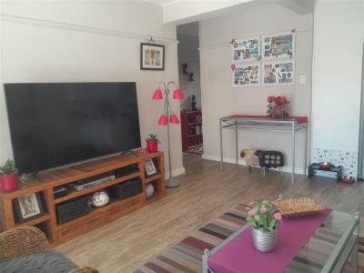 2 Bed Apartment in Vredehoek