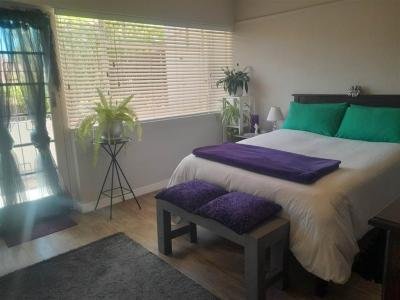 2 Bed Apartment in Vredehoek